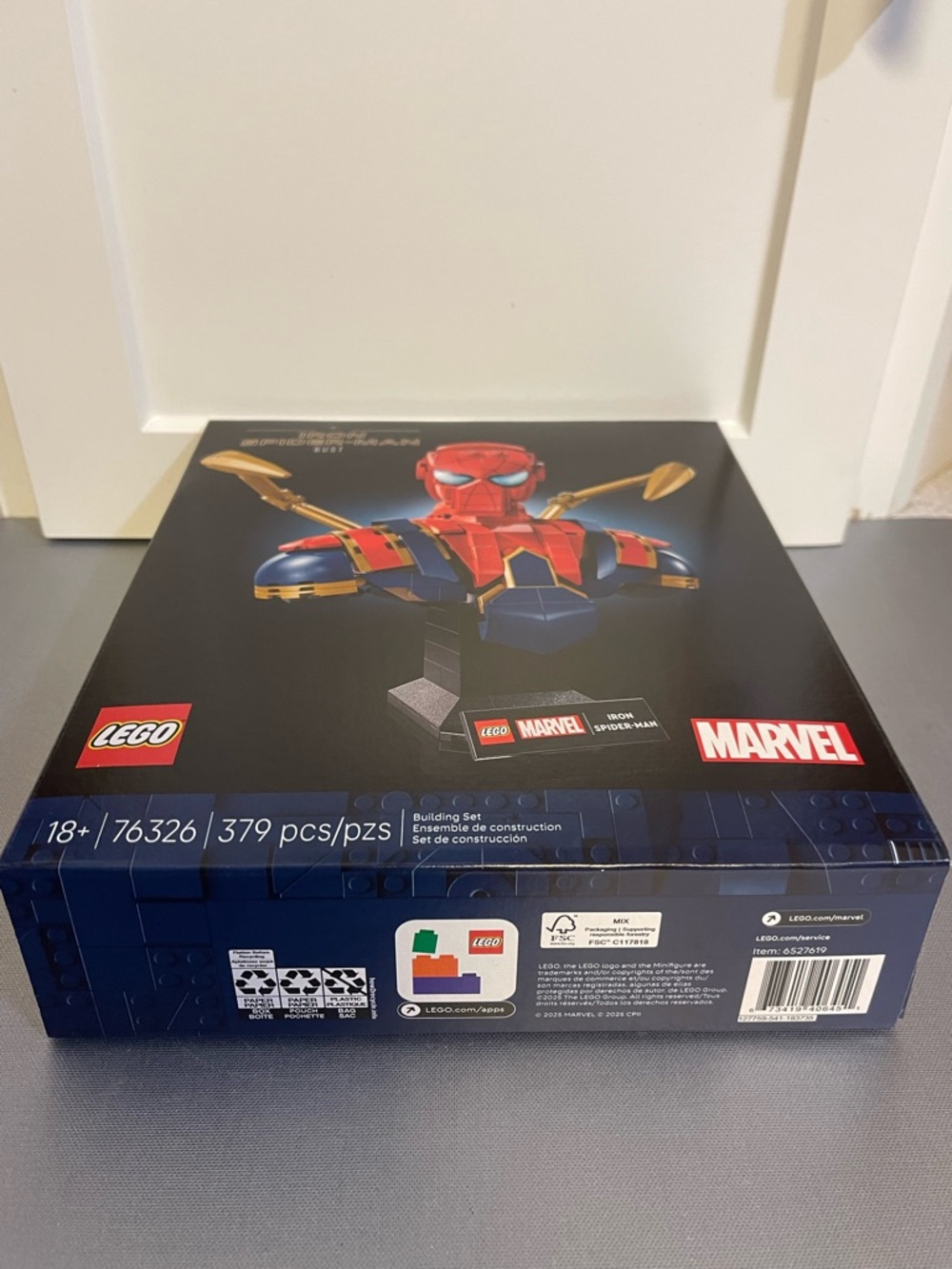LEGO Marvel Iron Spider-Man Bust in Red /Gold Collectible 76326 379Pcs 18+ NIP - Picture 8 of 10